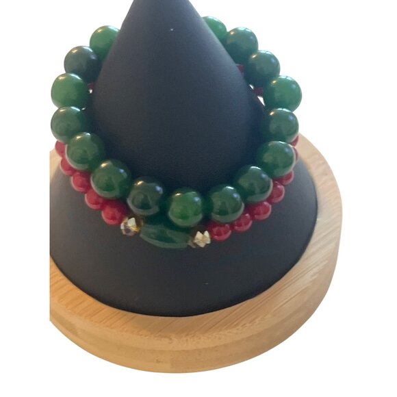 Set of 2 Green Red Jade Beaded Stretch Bracelets Double Koi Fish Pendant 6" - Picture 3 of 5